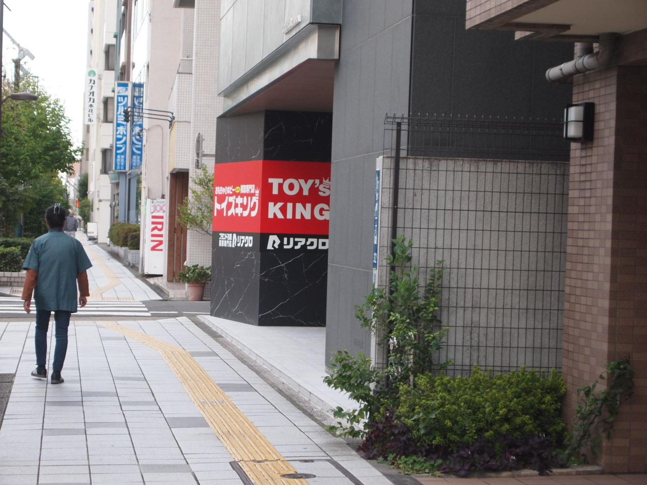 角から3番目のビルの2階がさらぽれ（さら就労塾＠ぽれぽれ）秋葉原事業所です。